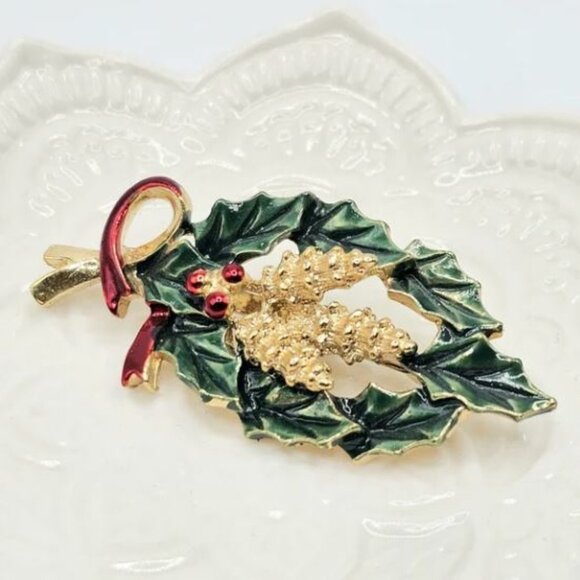 Festive Holly Leaf Brooch - Picture 1 of 3